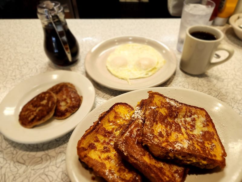 Louie's Grill food
