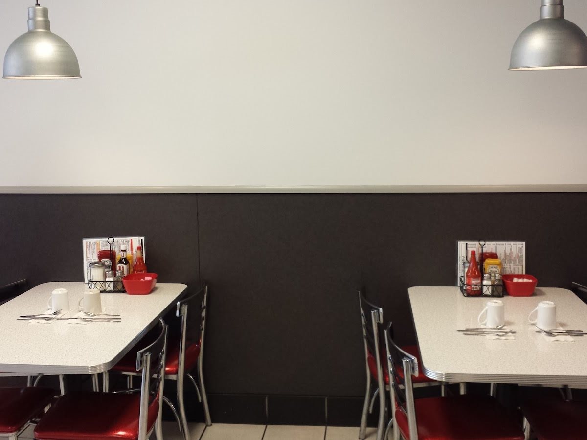Louie's Grill